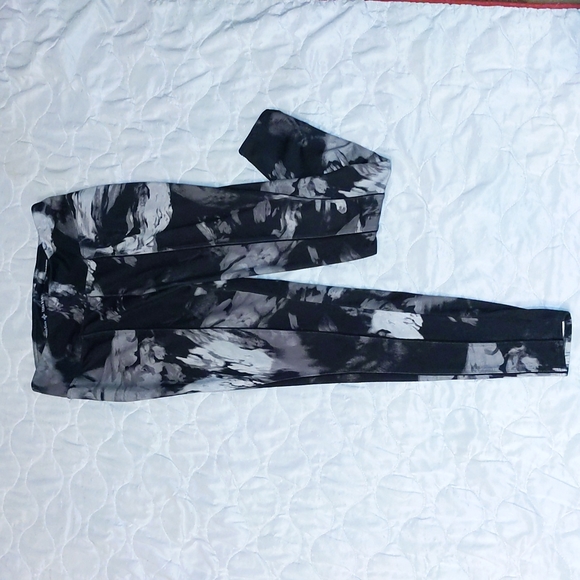 Simply Vera Vera Wang Pants & Jumpsuits Vera Wang Yoga Pants Poshmark